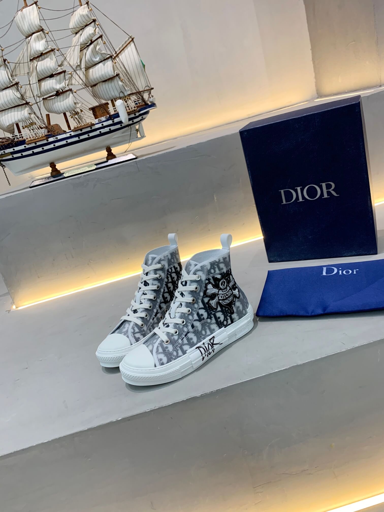 Dior B23 Skull Patch Monochrome Grey High-Top Sneakers - Image 4