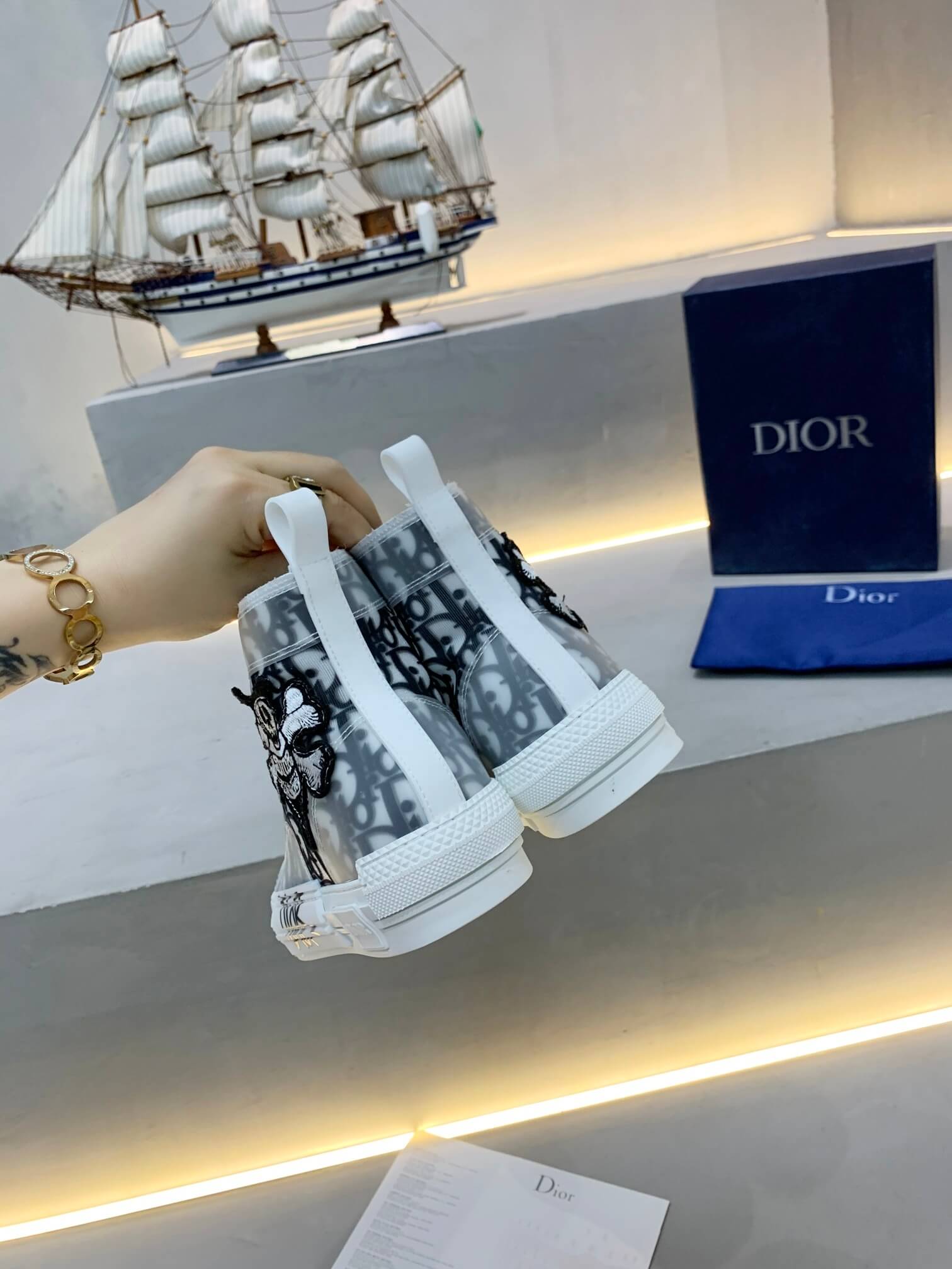 Dior B23 Skull Patch Monochrome Grey High-Top Sneakers - Image 2