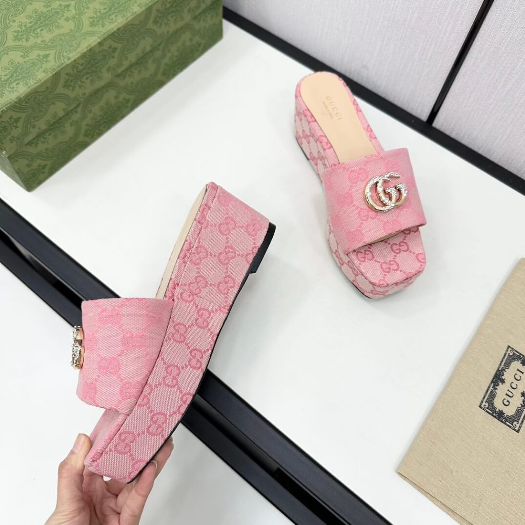 Gucci - Double G leather-trimmed canvas slides in  Baby pink