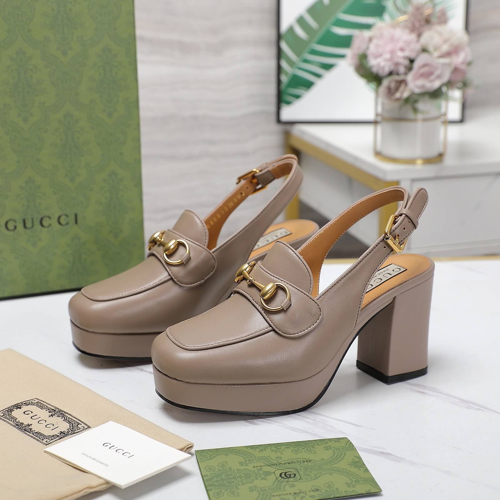 Gucci Horsebit Mid-Heel Slingback Pumps in Beige Leather. - Image 6