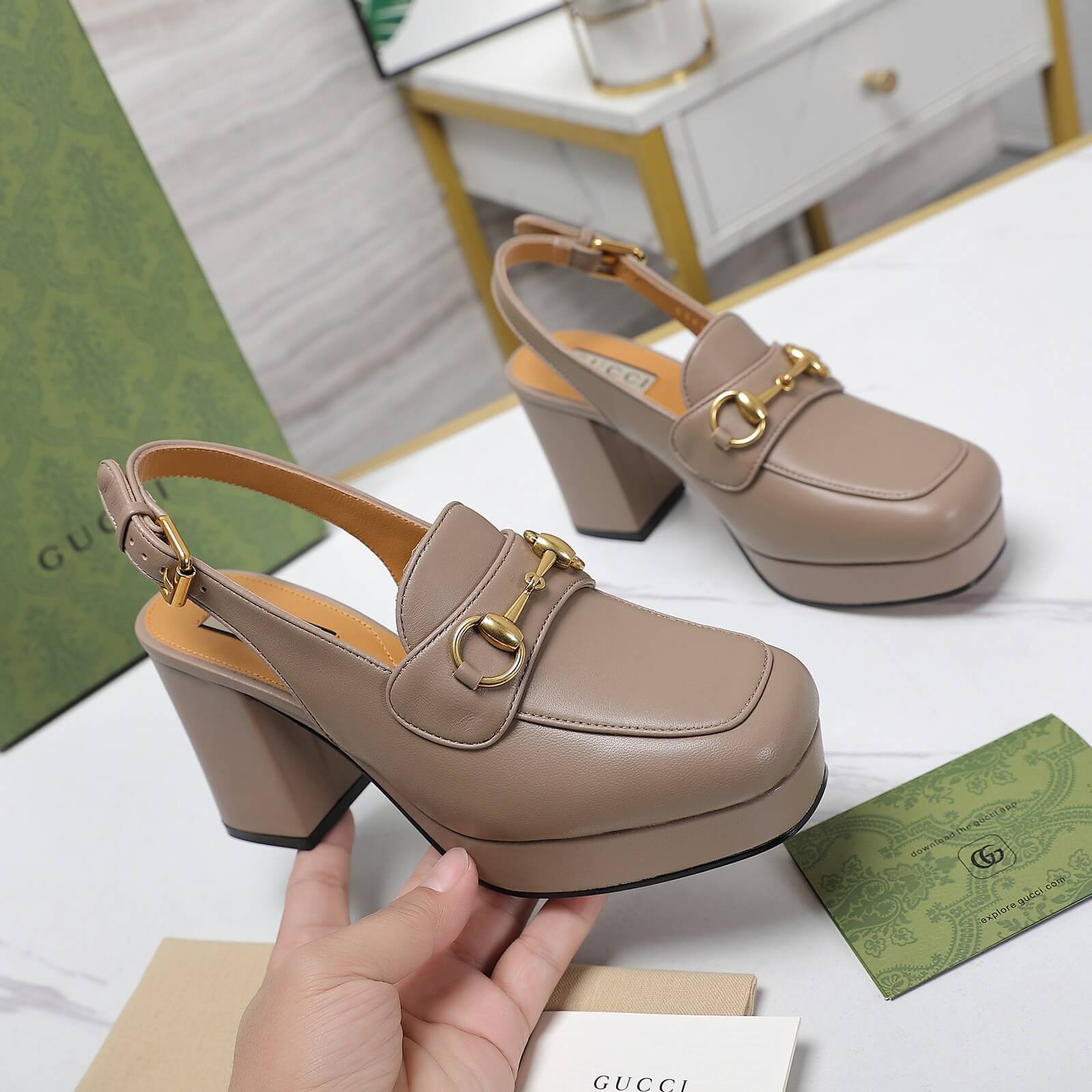 Gucci Horsebit Mid-Heel Slingback Pumps in Beige Leather. - Image 2
