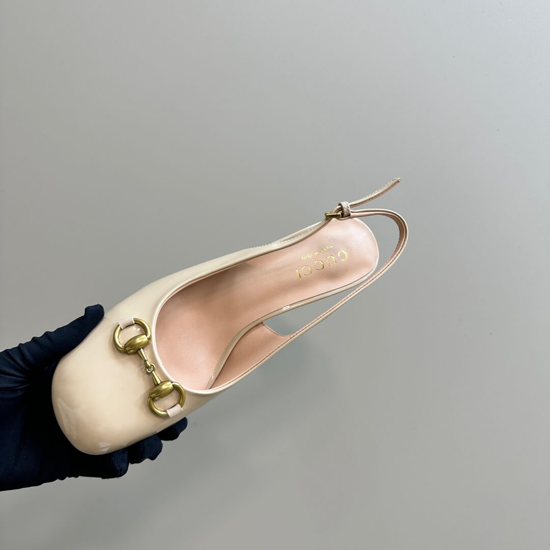 Gucci Lady Horsebit-Detailed Crystal-Embellished Block Heel Patent-Leather Mary Jane Pumps in Beige. - Image 8