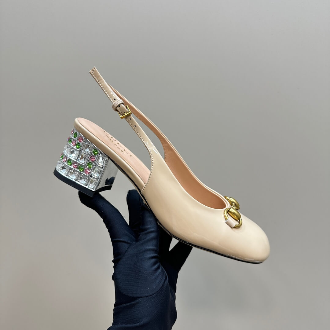 Gucci Lady Horsebit-Detailed Crystal-Embellished Block Heel Patent-Leather Mary Jane Pumps in Beige. - Image 9