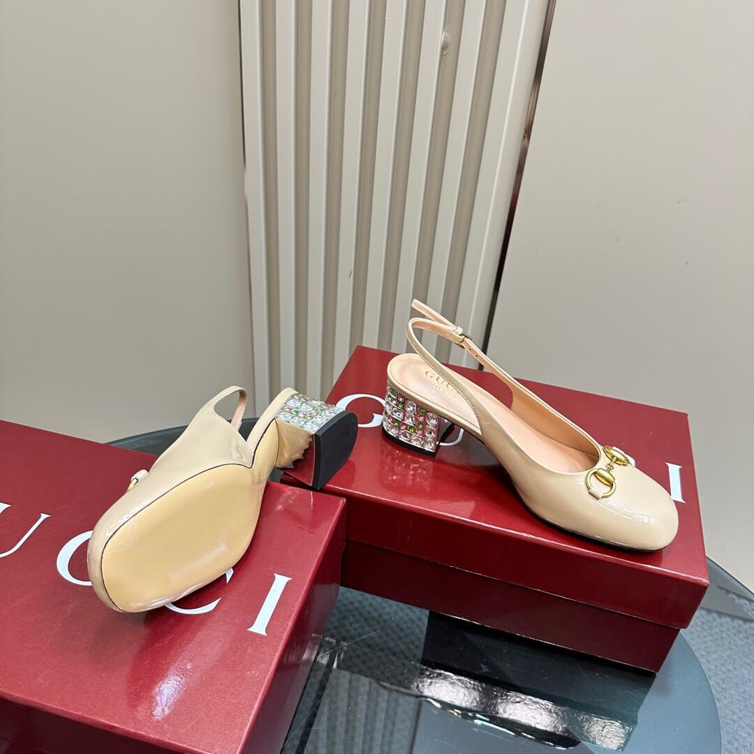 Gucci Lady Horsebit-Detailed Crystal-Embellished Block Heel Patent-Leather Mary Jane Pumps in Beige. - Image 6