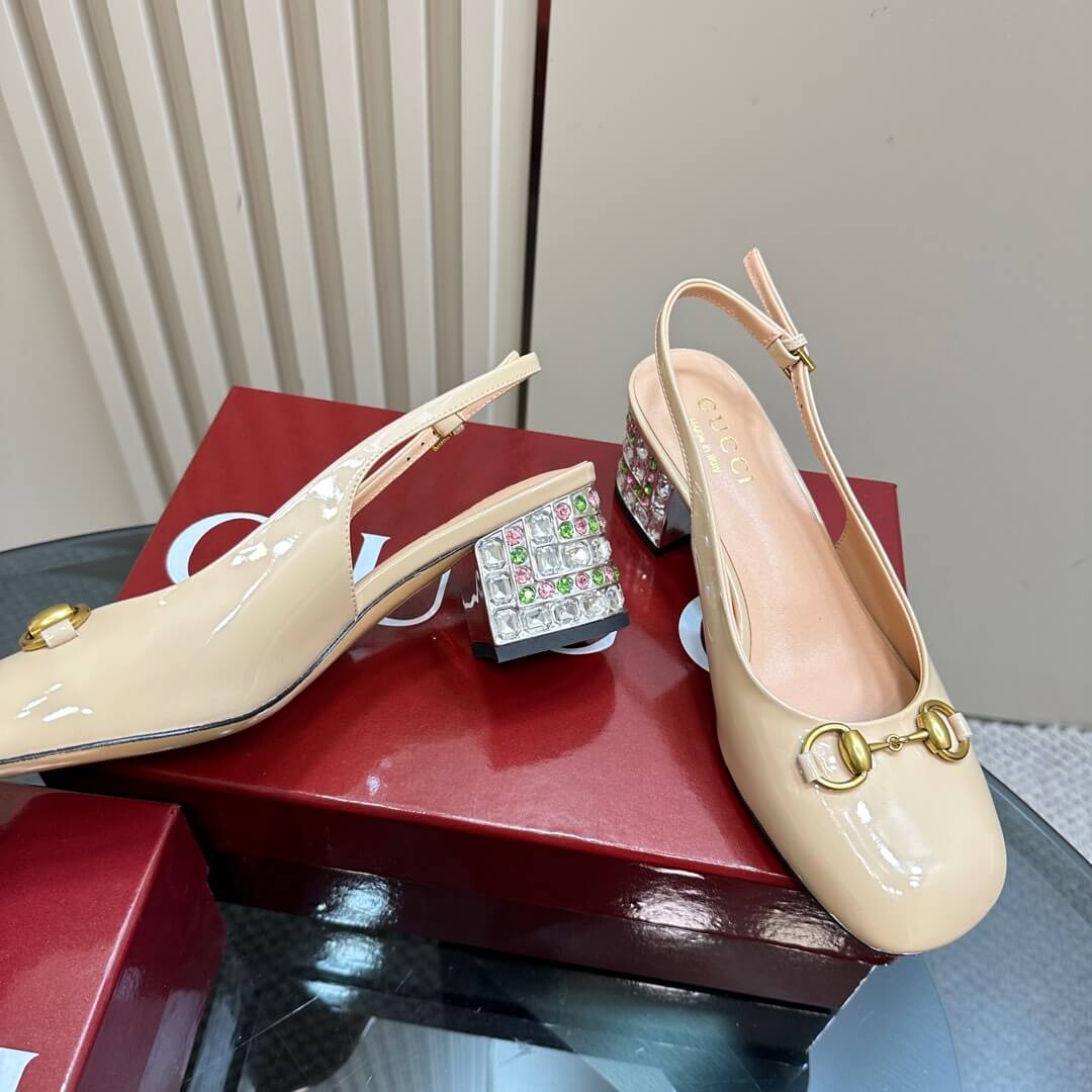 Gucci Lady Horsebit-Detailed Crystal-Embellished Block Heel Patent-Leather Mary Jane Pumps in Beige. - Image 5