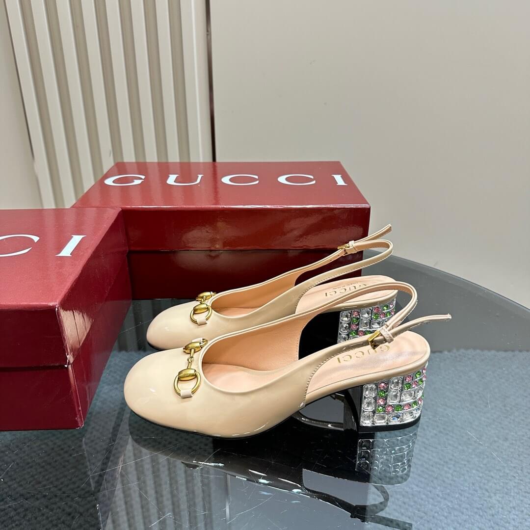 Gucci Lady Horsebit-Detailed Crystal-Embellished Block Heel Patent-Leather Mary Jane Pumps in Beige. - Image 3
