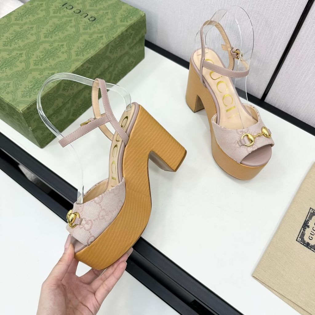 Gucci Plateau Metallic Button-Up Peep-Toe Platform Wedge Sandals in Beige