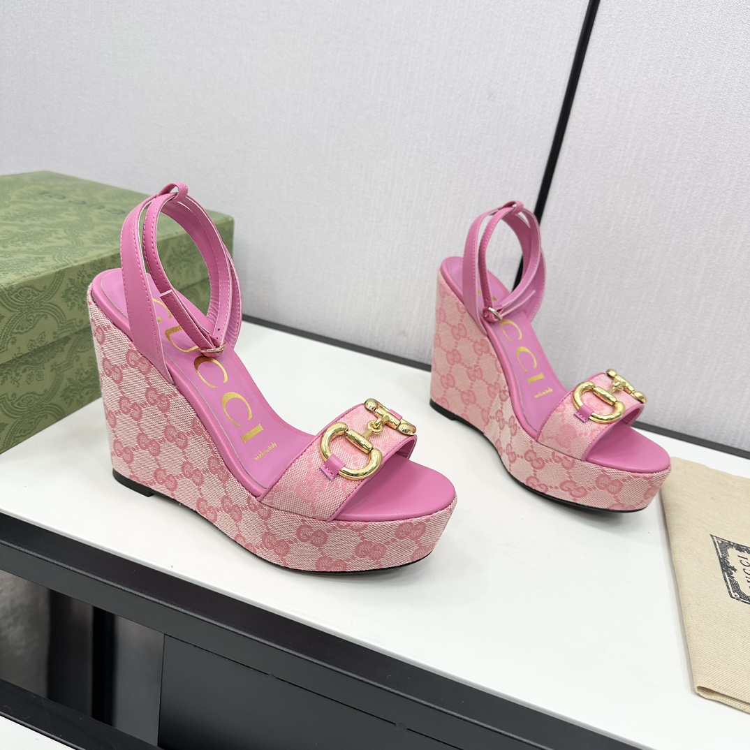 Gucci Women's High Wedge Platform Sandals with Ankle Strap, Exposed Toe,Jacquard Weave Pumps in Pink - Image 3