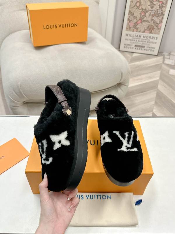 Louis Vuitton Aspen Clog in Black Shearling