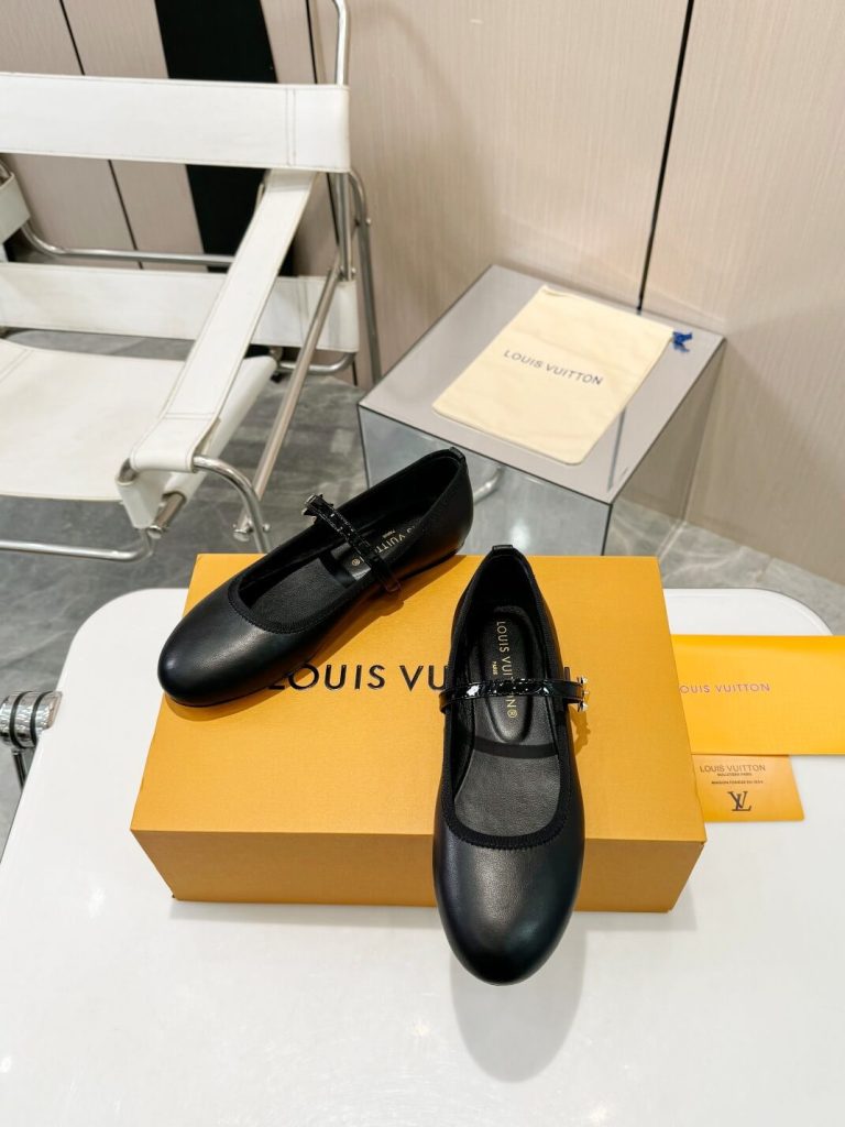 Louis Vuitton Babies Ballerina in Black Leather.