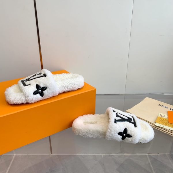 Louis Vuitton Cozy Flat Comfort Mule in White Shearling