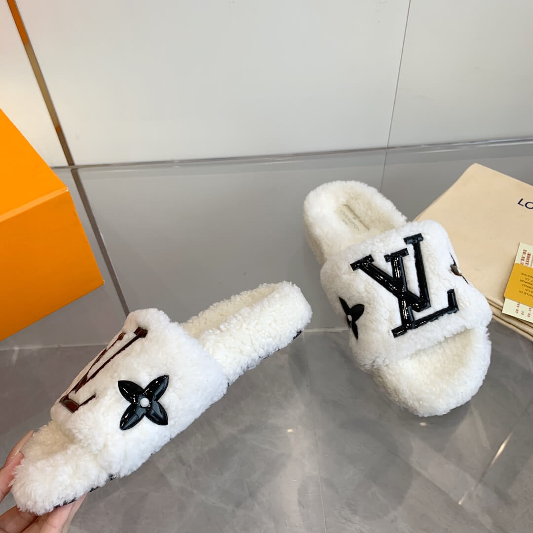 Louis Vuitton Cozy Flat Comfort Mule in White Shearling - Image 5