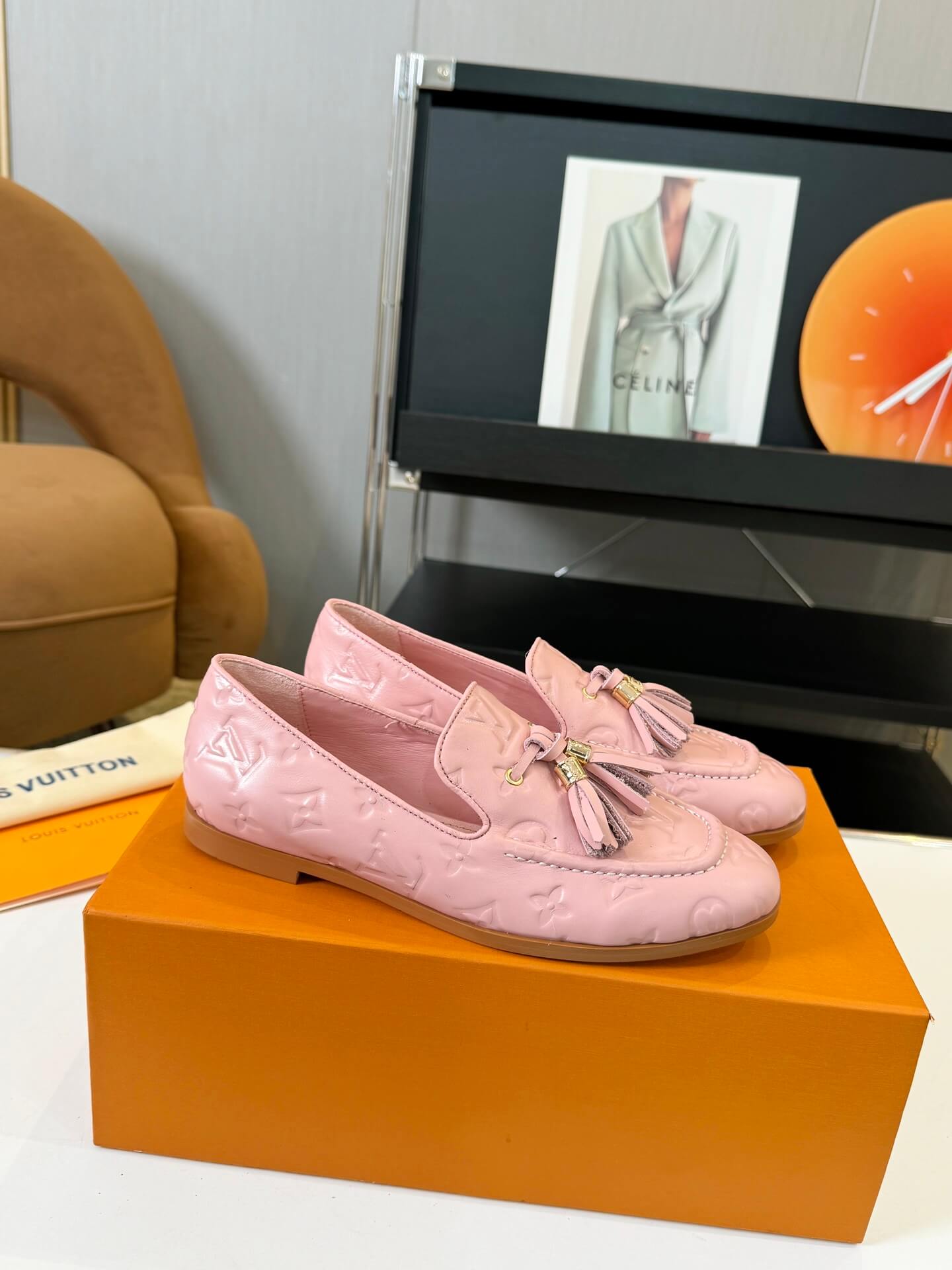 Louis Vuitton Monogram Society Loafers in Pink. - Image 4