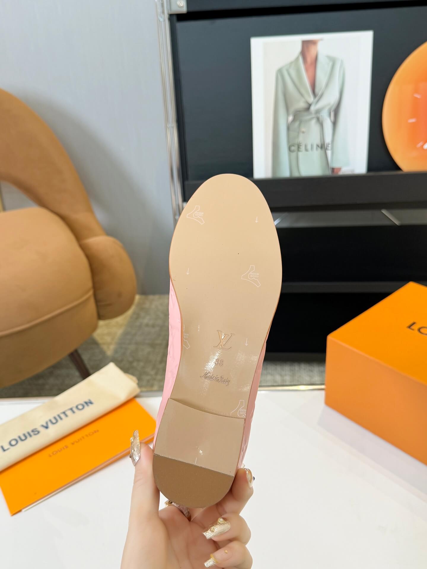 Louis Vuitton Monogram Society Loafers in Pink. - Image 6