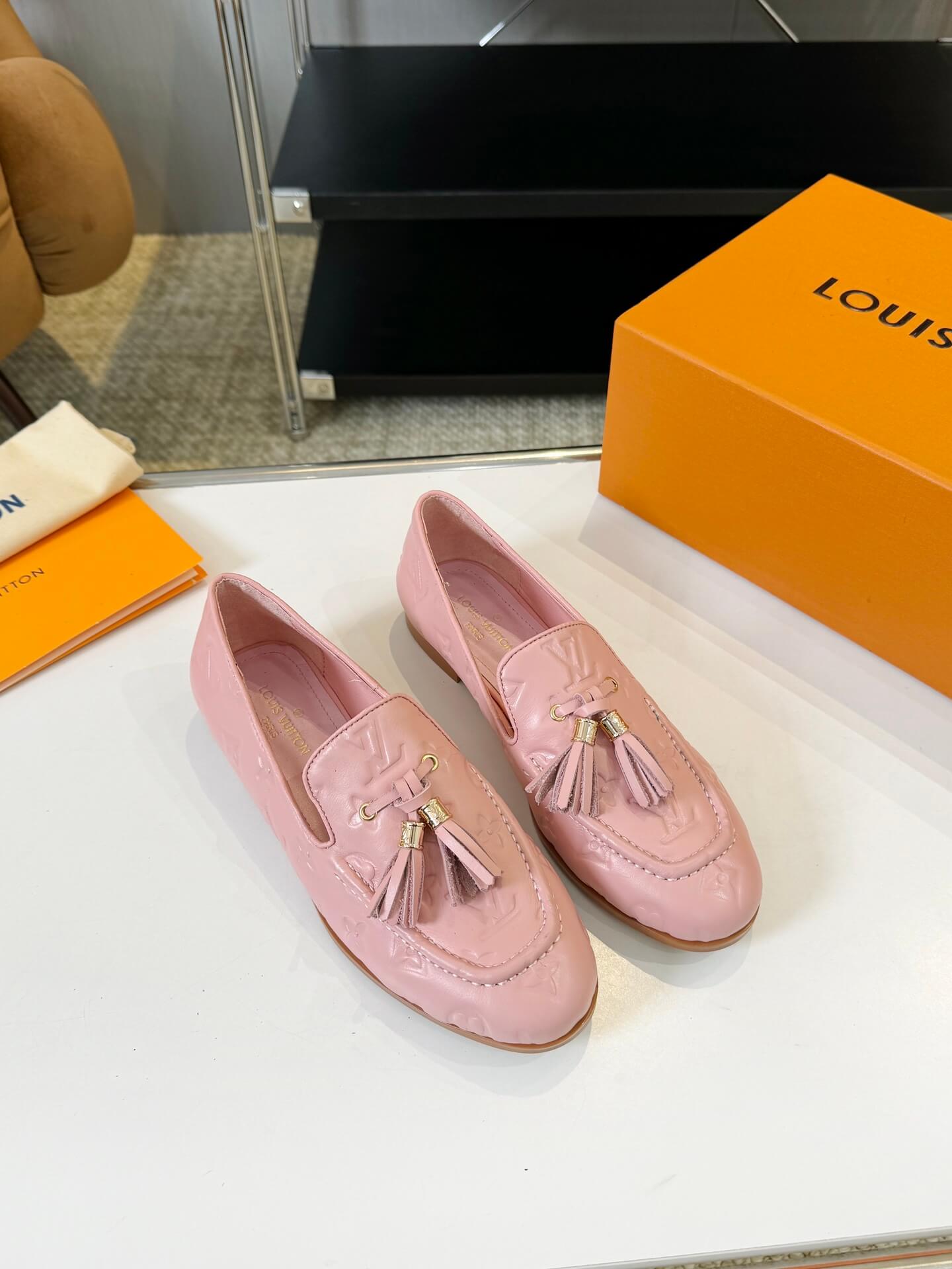 Louis Vuitton Monogram Society Loafers in Pink. - Image 2