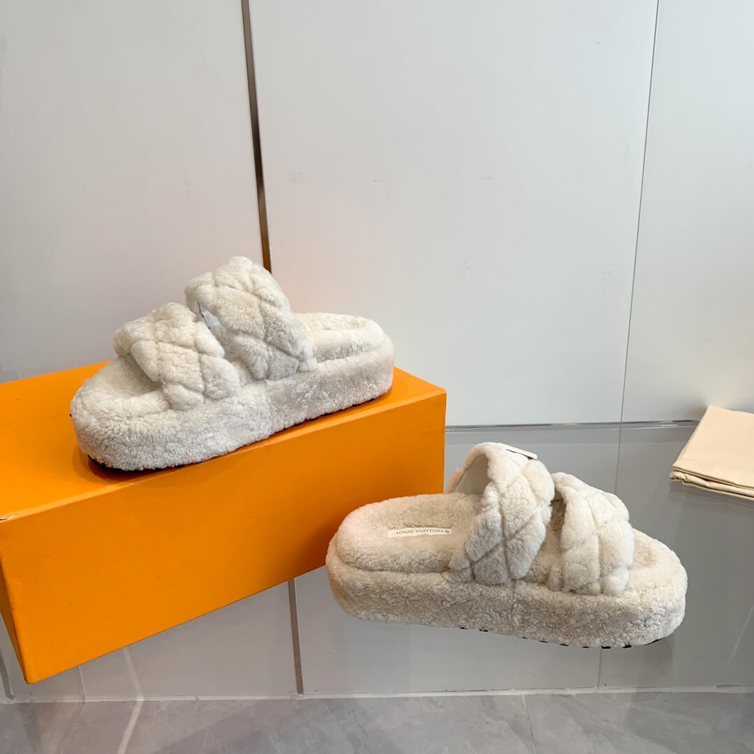 Louis Vuitton Pillow Comfort Flat Mule in a plush white shearling design - Image 7