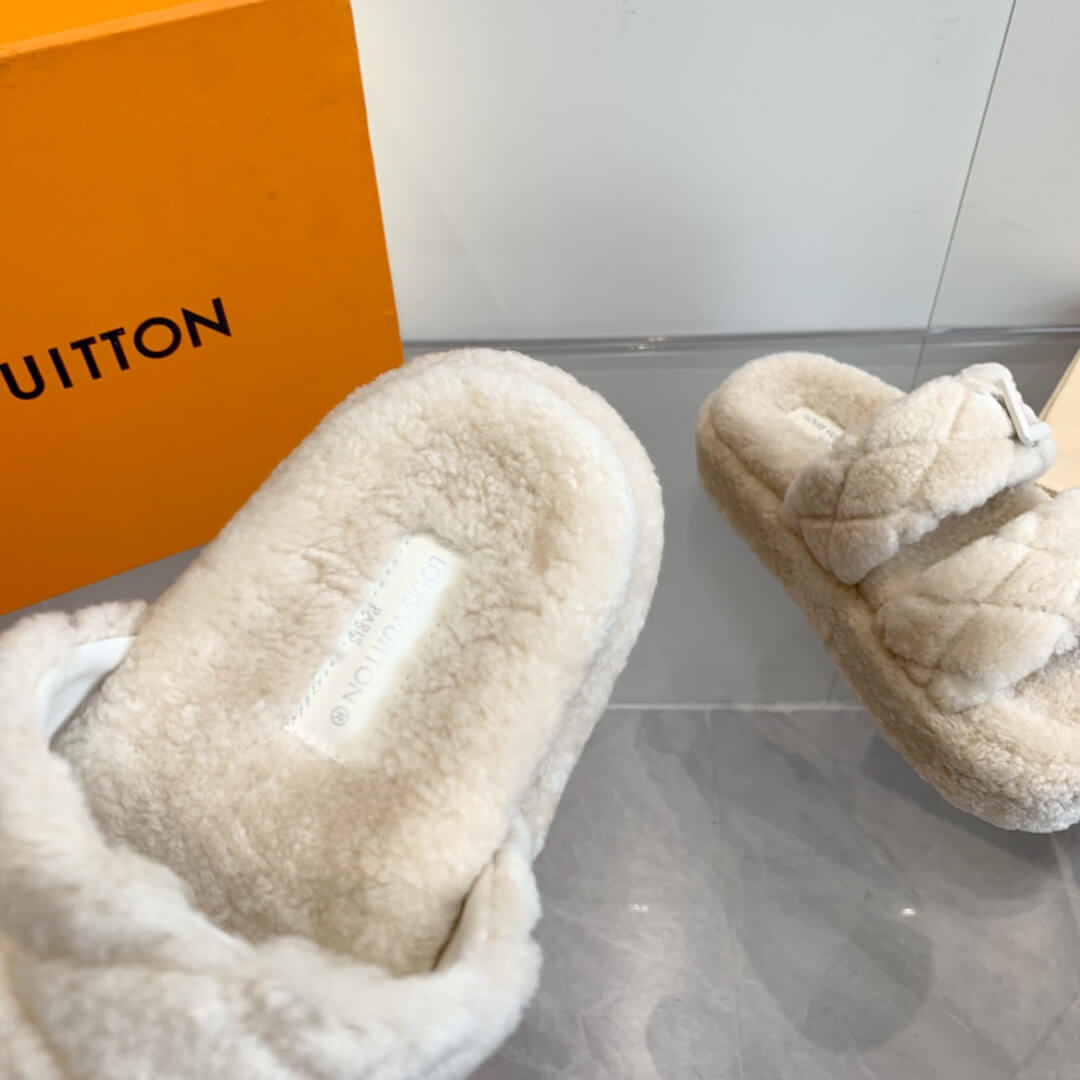 Louis Vuitton Pillow Comfort Flat Mule in a plush white shearling design - Image 6