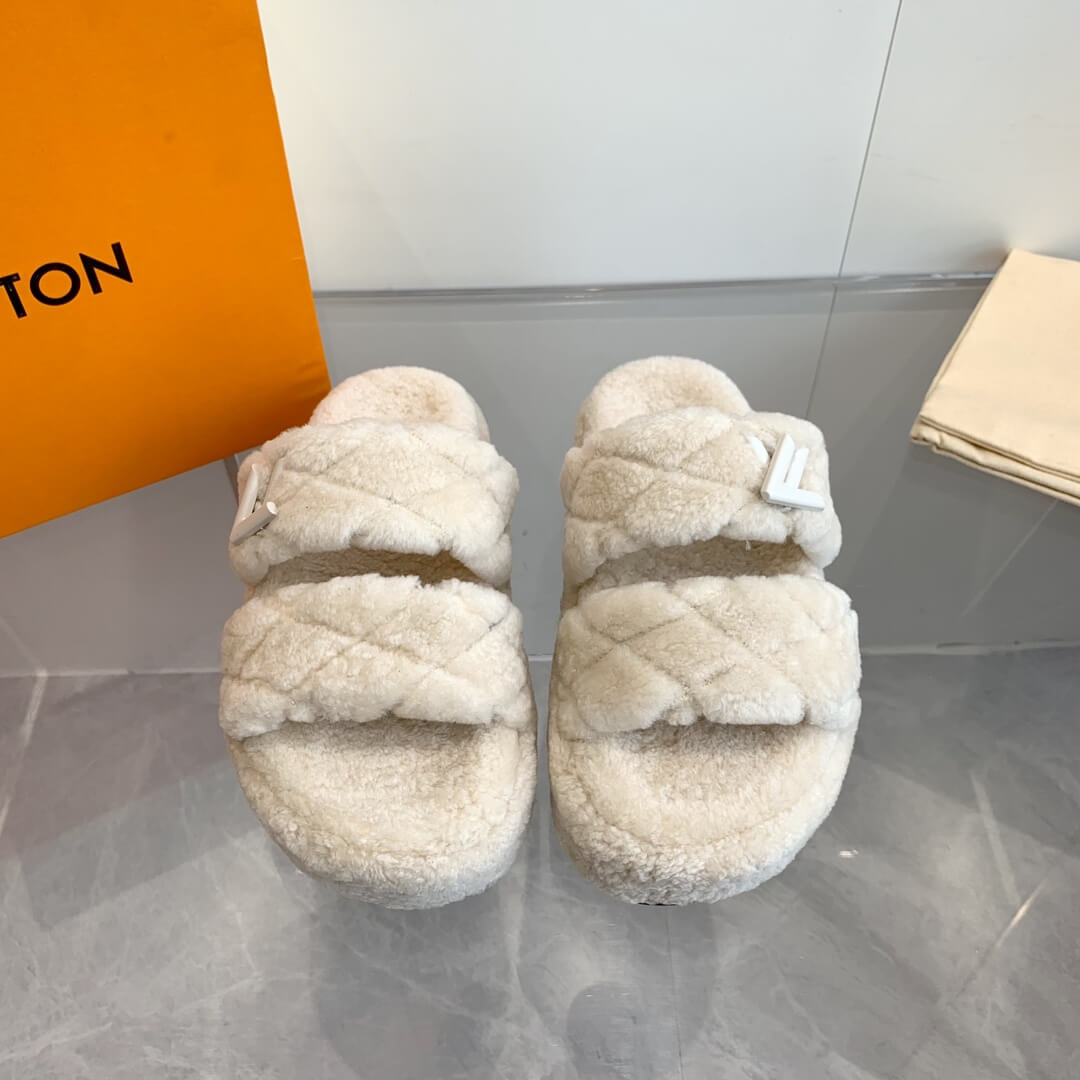 Louis Vuitton Pillow Comfort Flat Mule in a plush white shearling design - Image 5