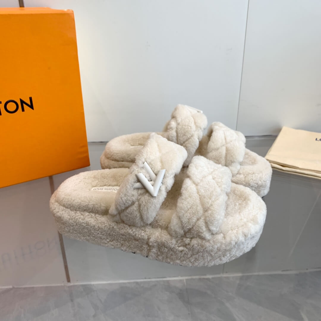 Louis Vuitton Pillow Comfort Flat Mule in a plush white shearling design - Image 3