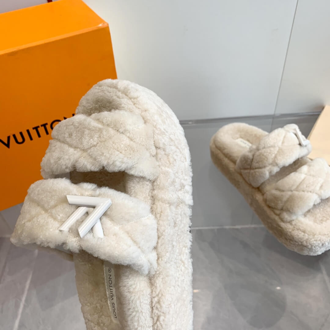 Louis Vuitton Pillow Comfort Flat Mule in a plush white shearling design - Image 9