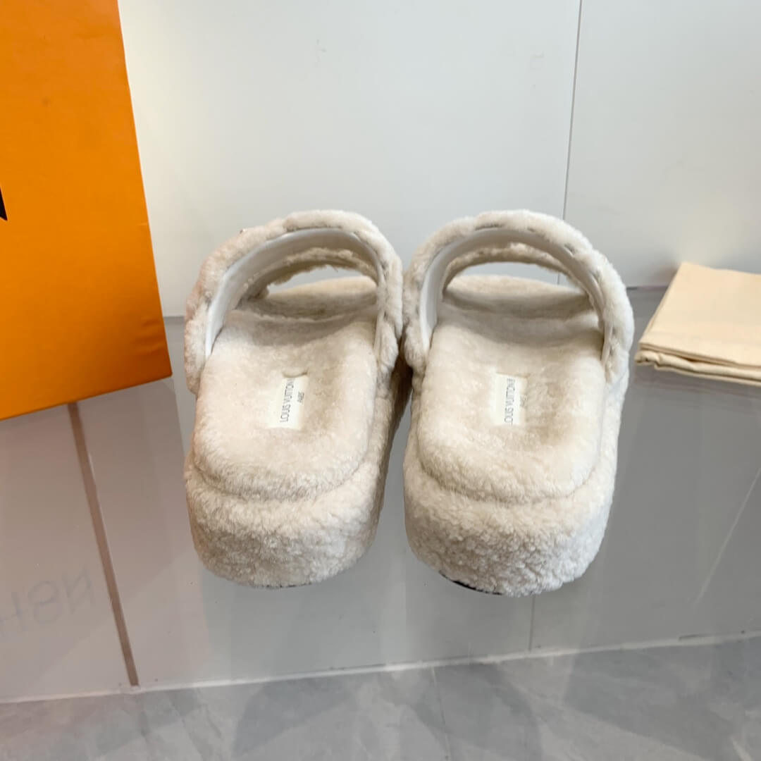 Louis Vuitton Pillow Comfort Flat Mule in a plush white shearling design - Image 8