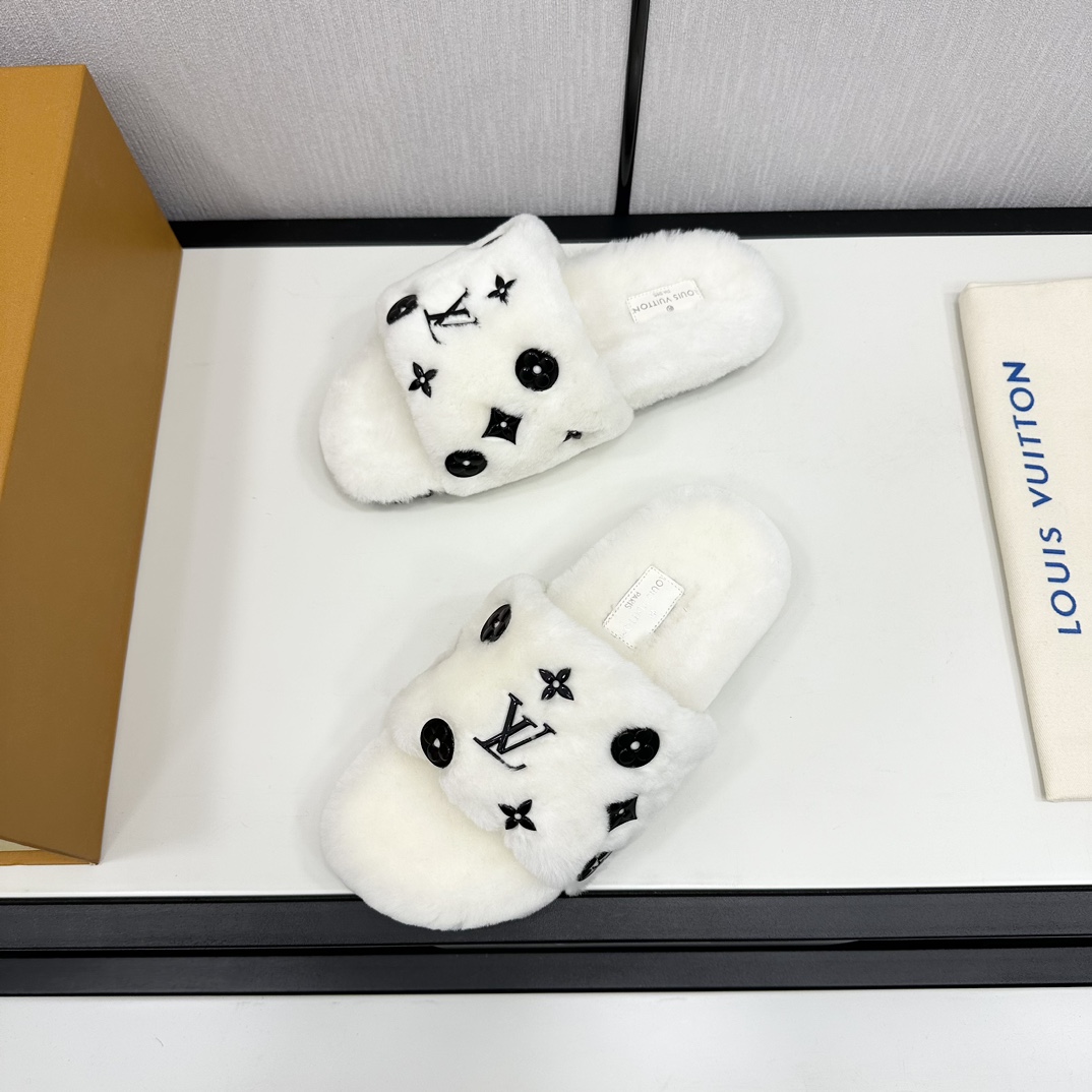 Louis Vuitton Pillow Comfort Slippers in White. - Image 6