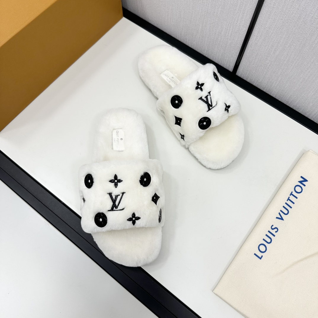 Louis Vuitton Pillow Comfort Slippers in White. - Image 8