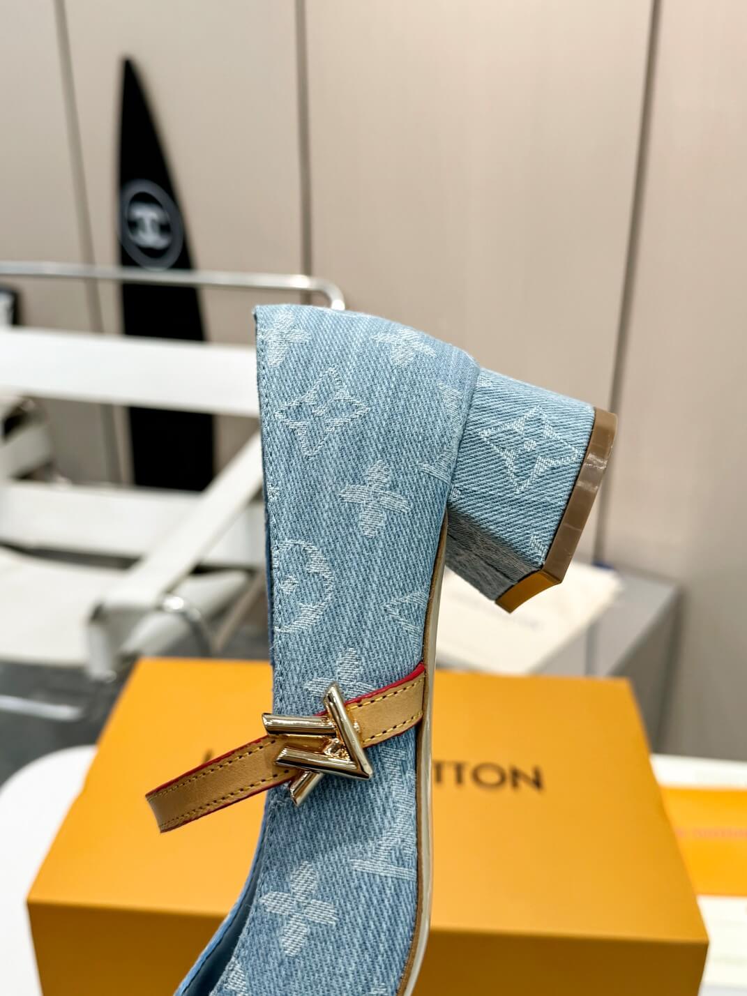 Louis Vuitton Revival Pump in Monogram Denim - Image 8