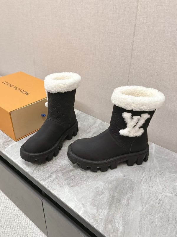 Louis Vuitton Snowdrop Flat Ankle Boot - Cognac Black Suede & Shearling