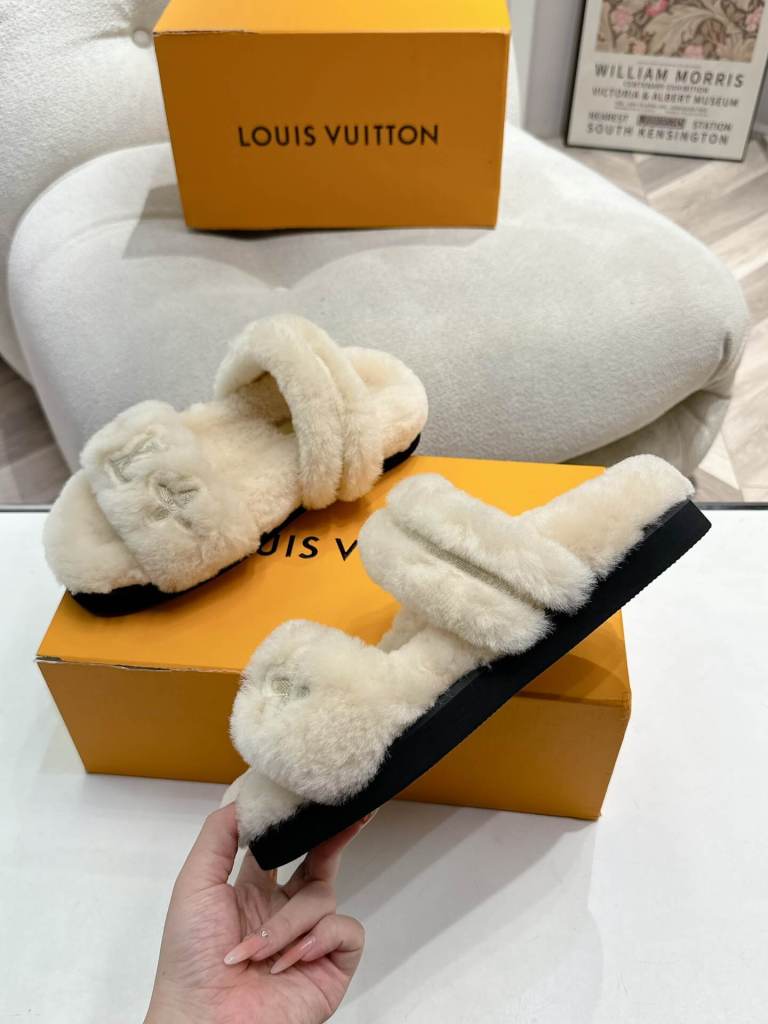 Louis Vuitton V Sunset Comfort Flat Mule - Cream Shearling