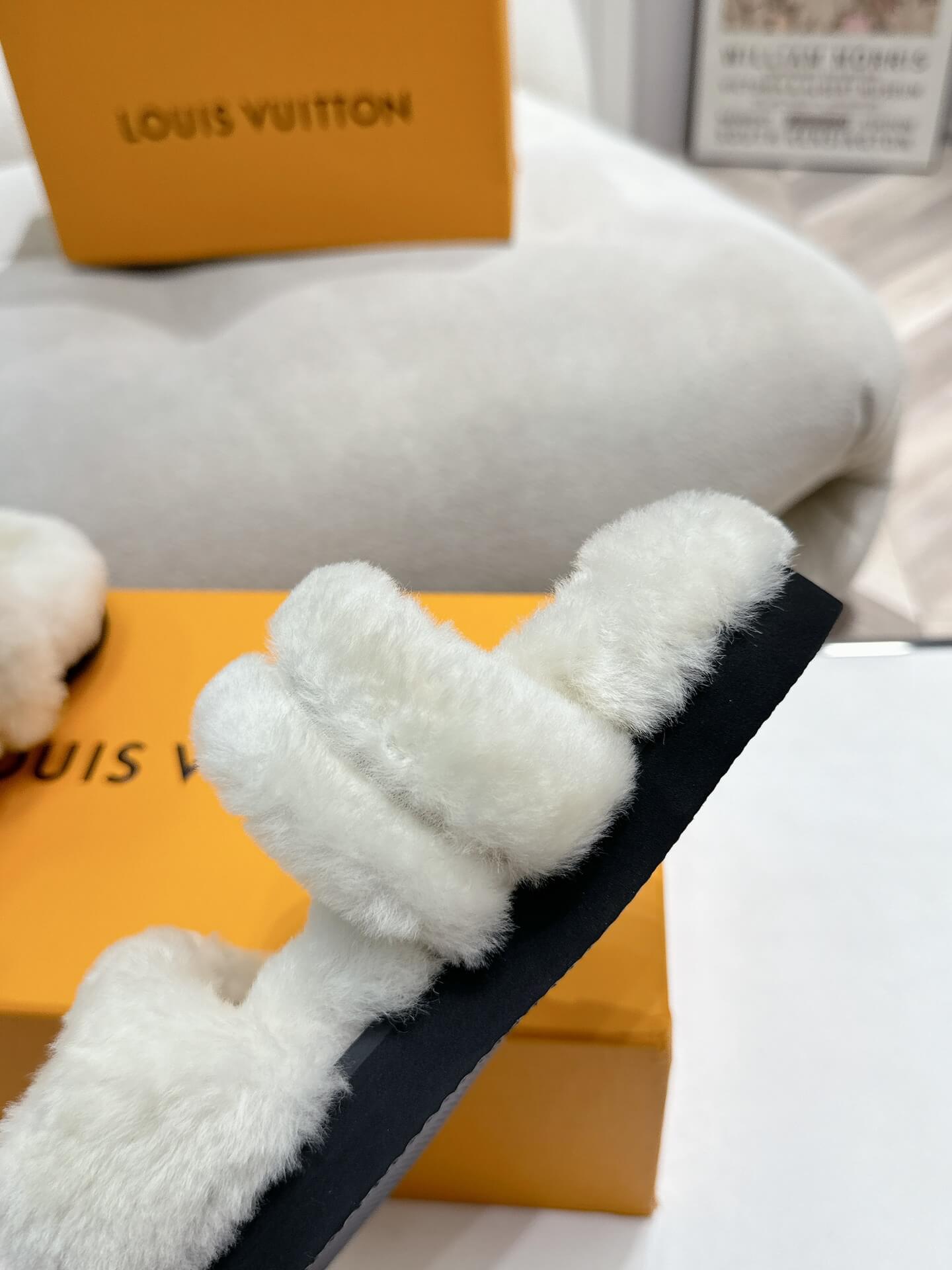 Louis Vuitton V Sunset Comfort Flat Mule - Ivory Shearling - Image 7