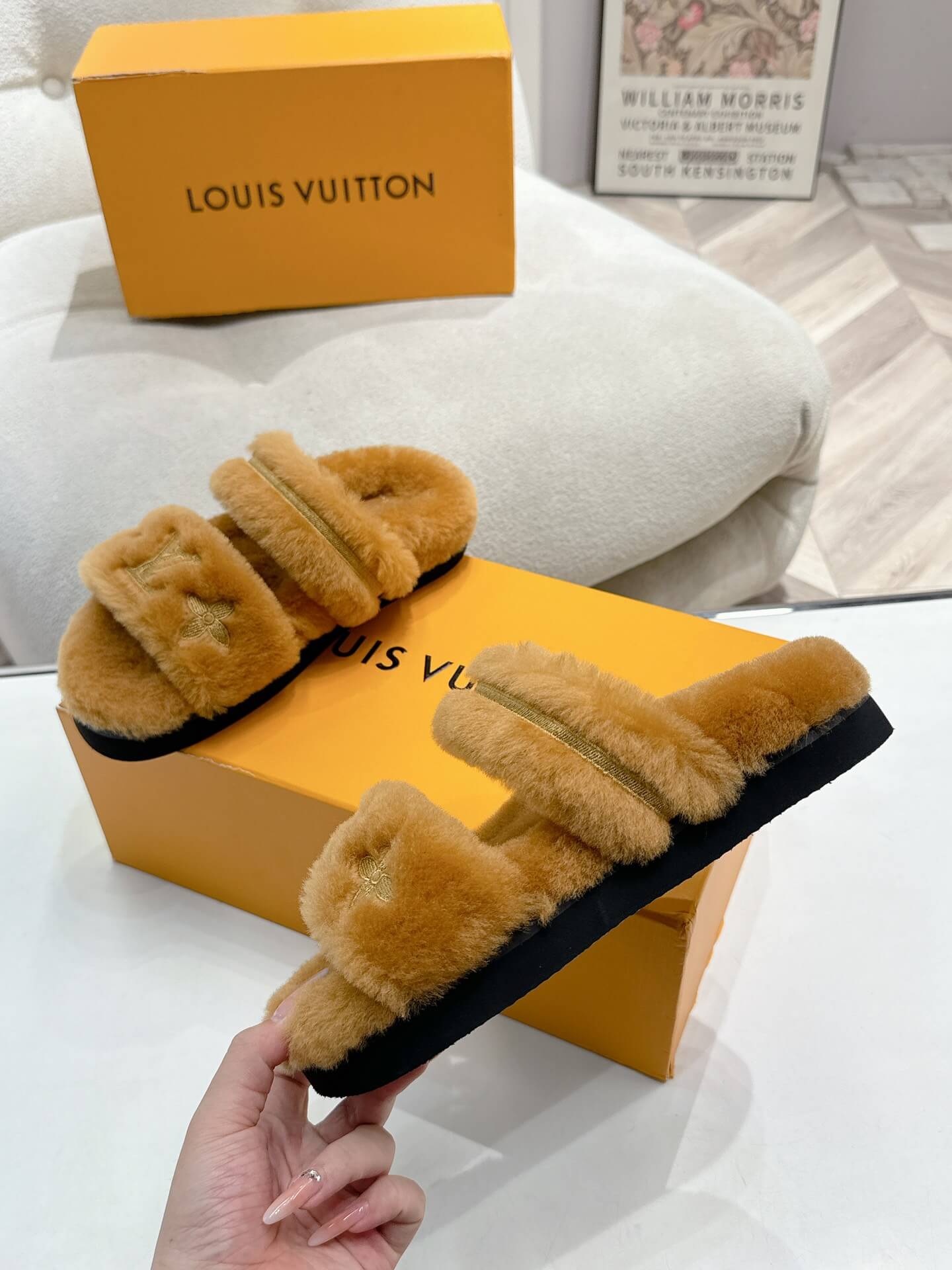 Louis Vuitton V Sunset Comfort Flat Mule in Caramel Shearling - Image 5