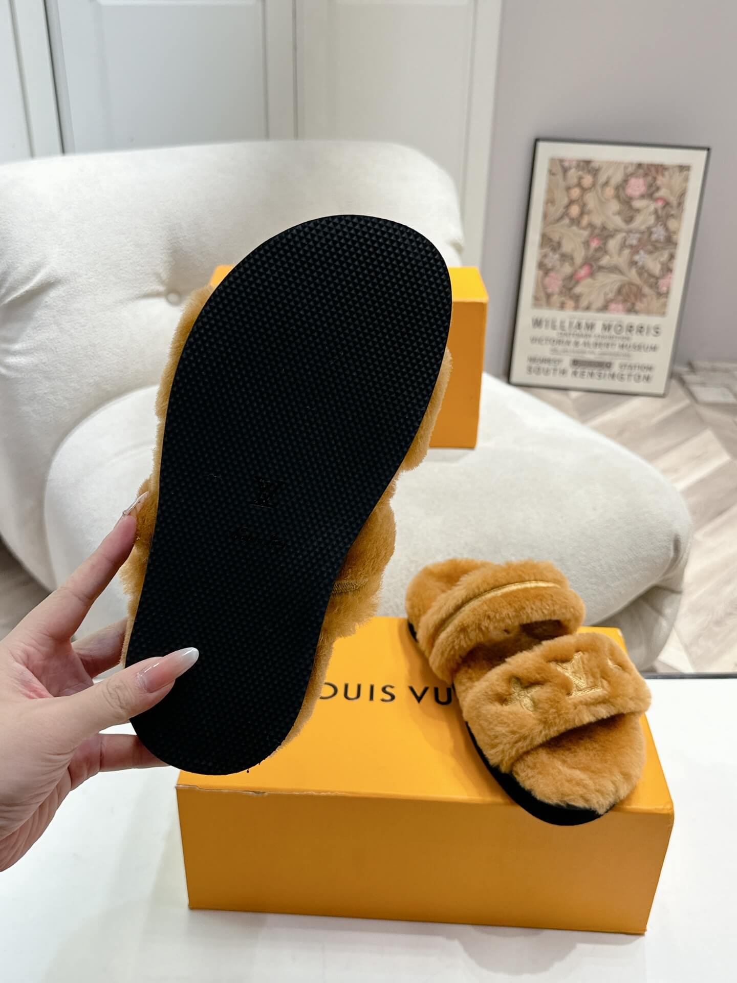 Louis Vuitton V Sunset Comfort Flat Mule in Caramel Shearling - Image 9