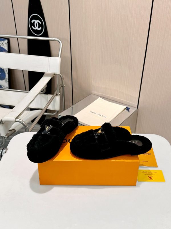 Louis Vuitton Winter Warm Oz Mule Sandals – Black Shearling Suede Slide