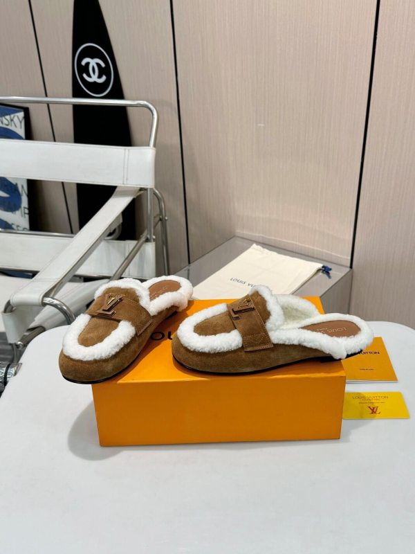 Louis Vuitton Winter Warm Oz Mule Sandals – Cognac Suede Calfskin with Goatskin Shearling