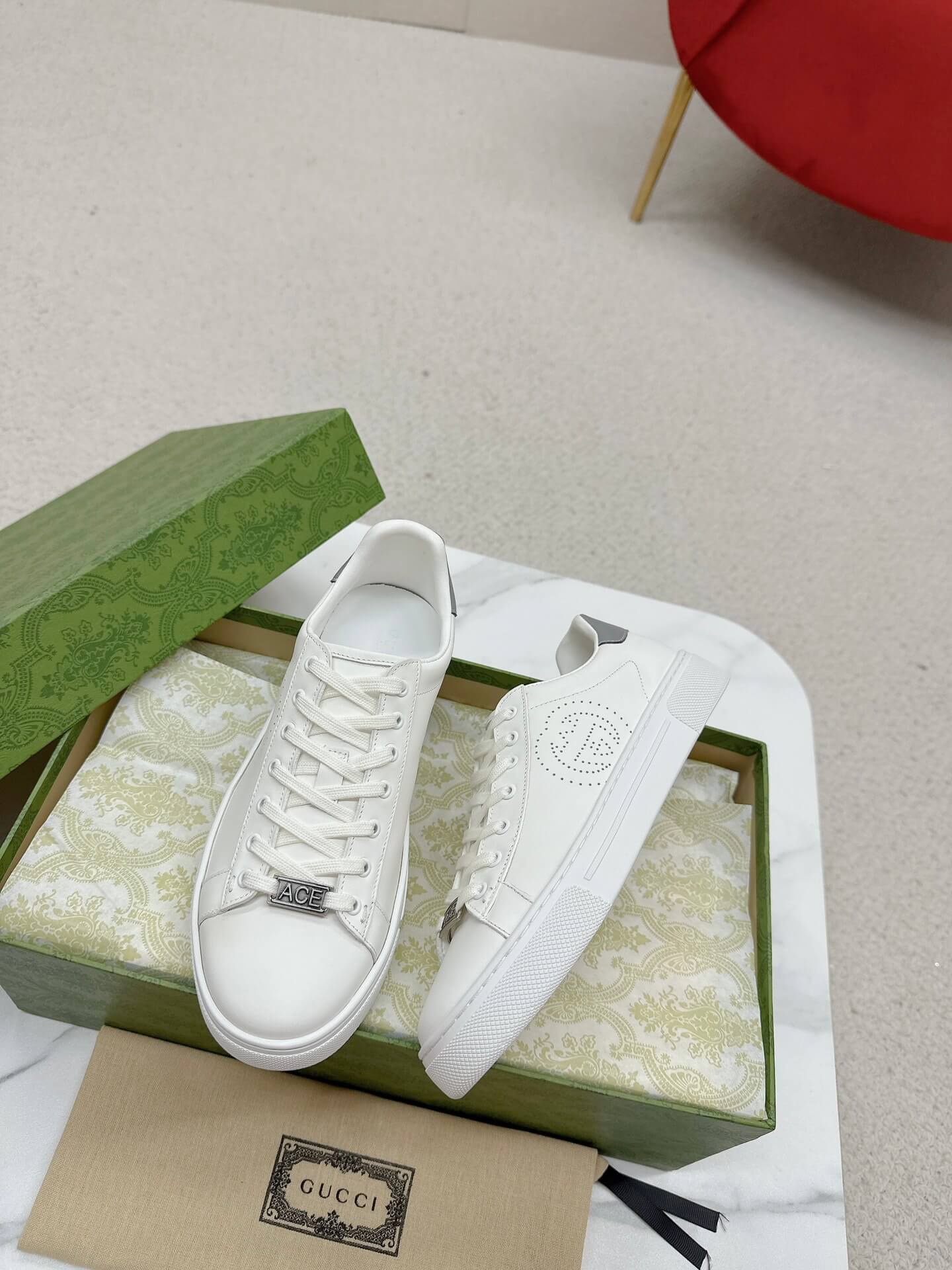 Gucci Ace White Leather Grey Detail Trainer with Interlocking G - Image 5