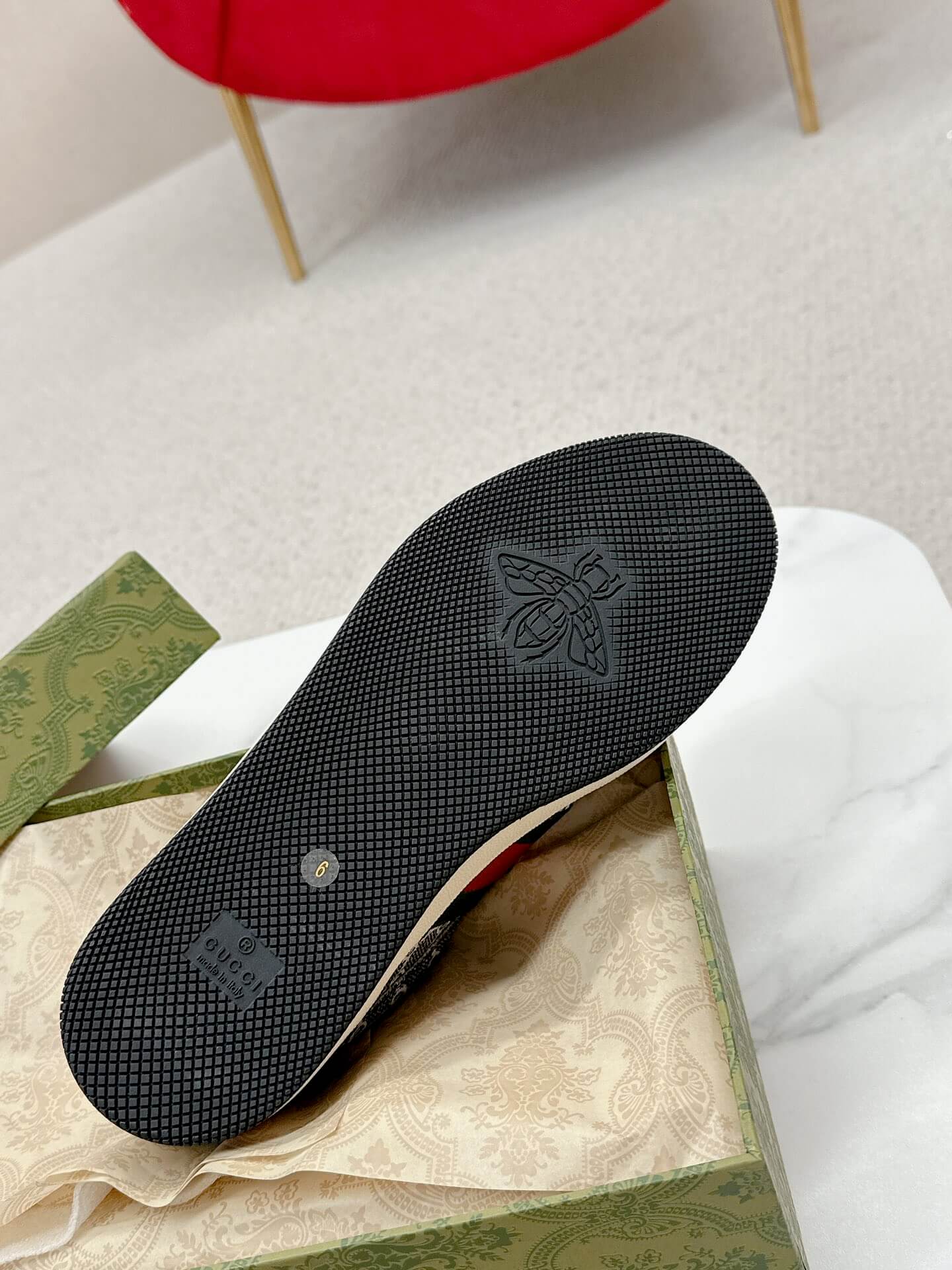 Gucci Screener Grey and White GG Supreme Trainer - Image 3