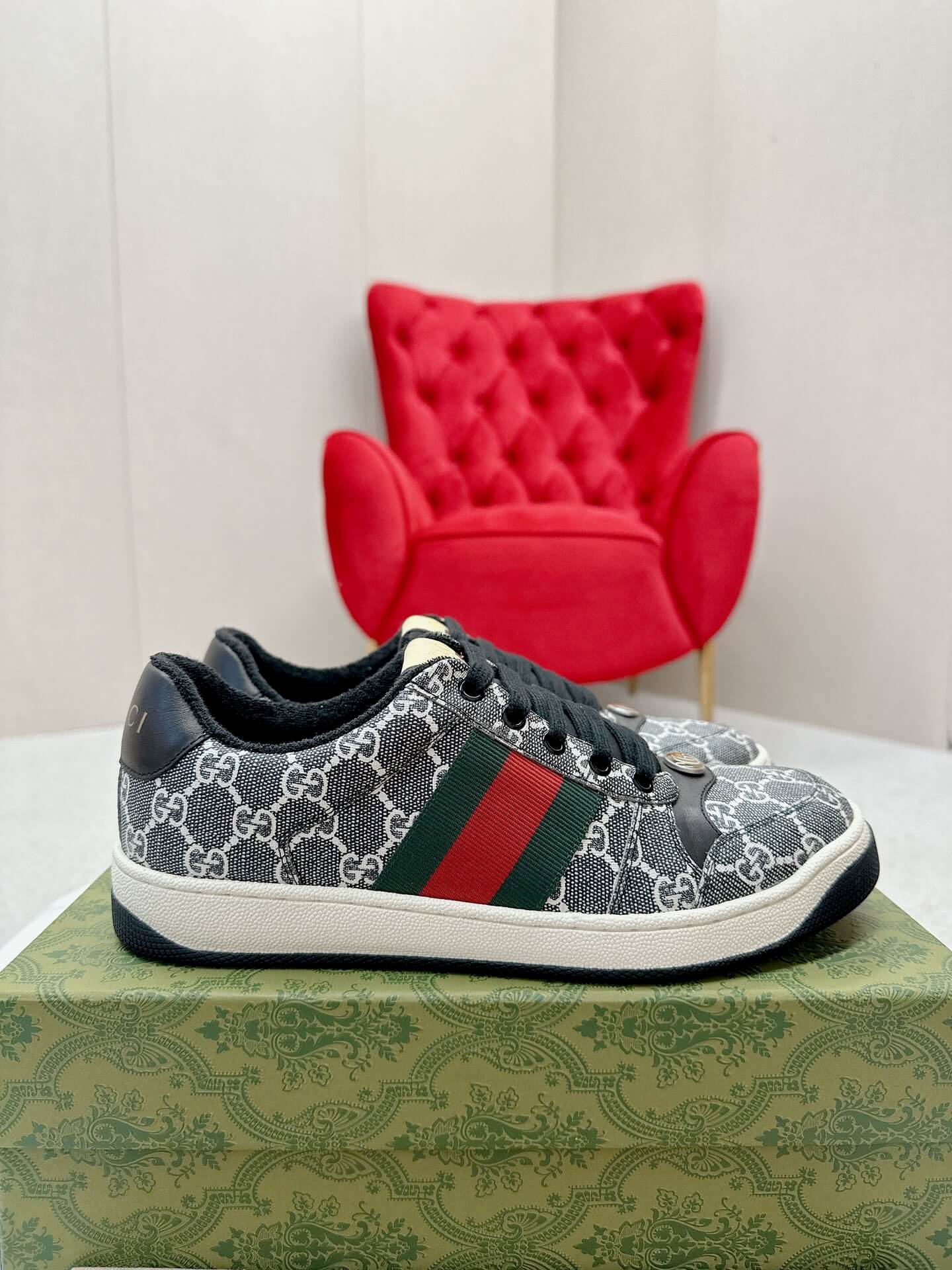 Gucci Screener Grey and White GG Supreme Trainer - Image 5