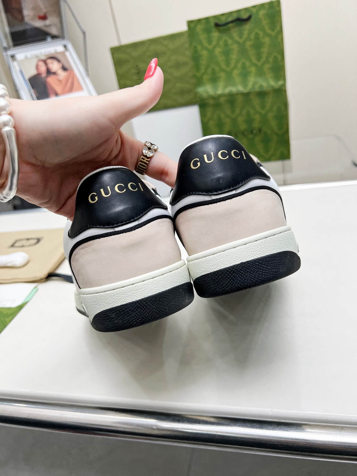 Gucci White Cream and Black Leather Interlocking G Sneaker - Image 2