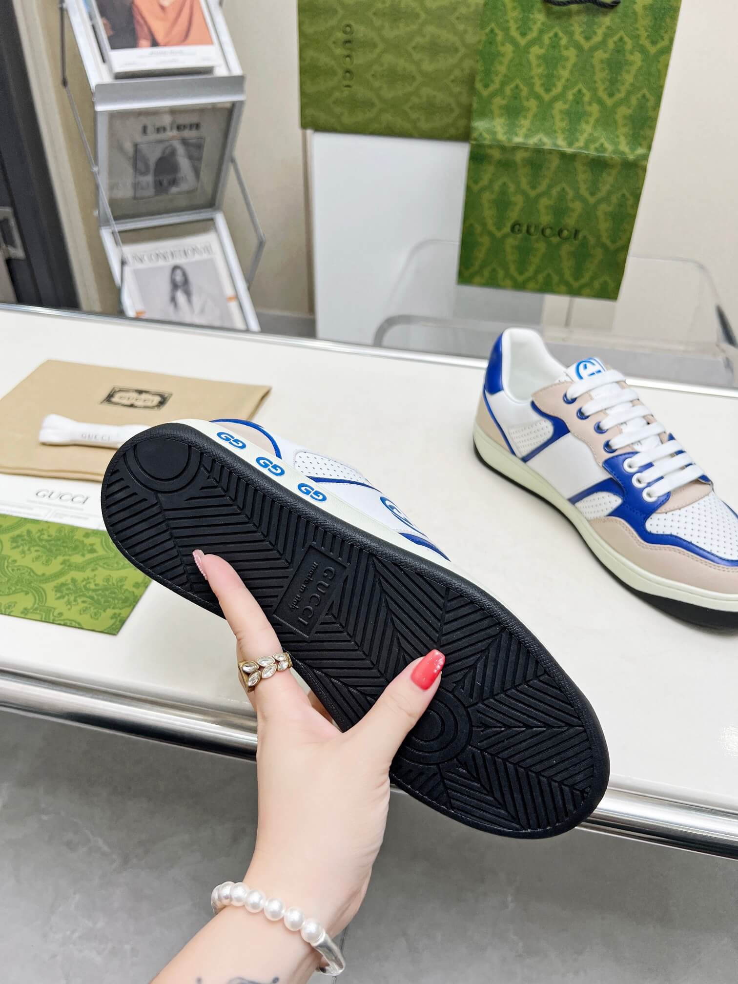 Gucci White Cream and Blue Leather Interlocking G Sneaker - Image 7
