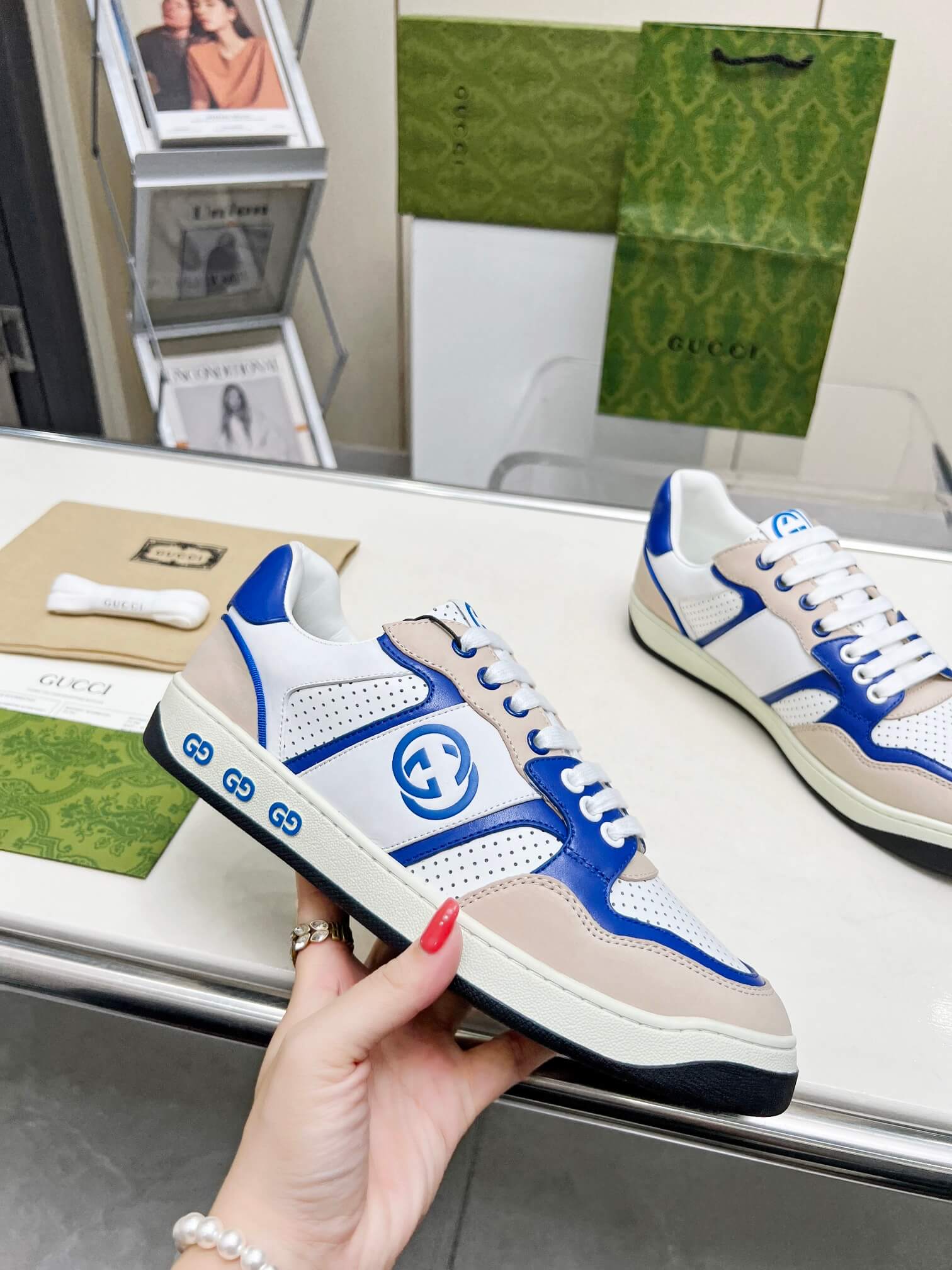 Gucci White Cream and Blue Leather Interlocking G Sneaker - Image 5