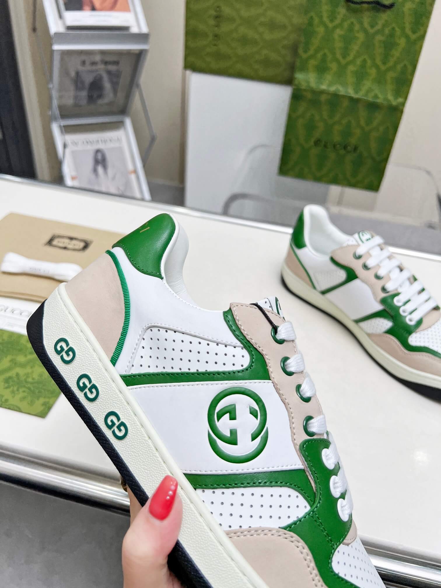 Gucci White Cream and Green Leather Interlocking G Sneaker - Image 6