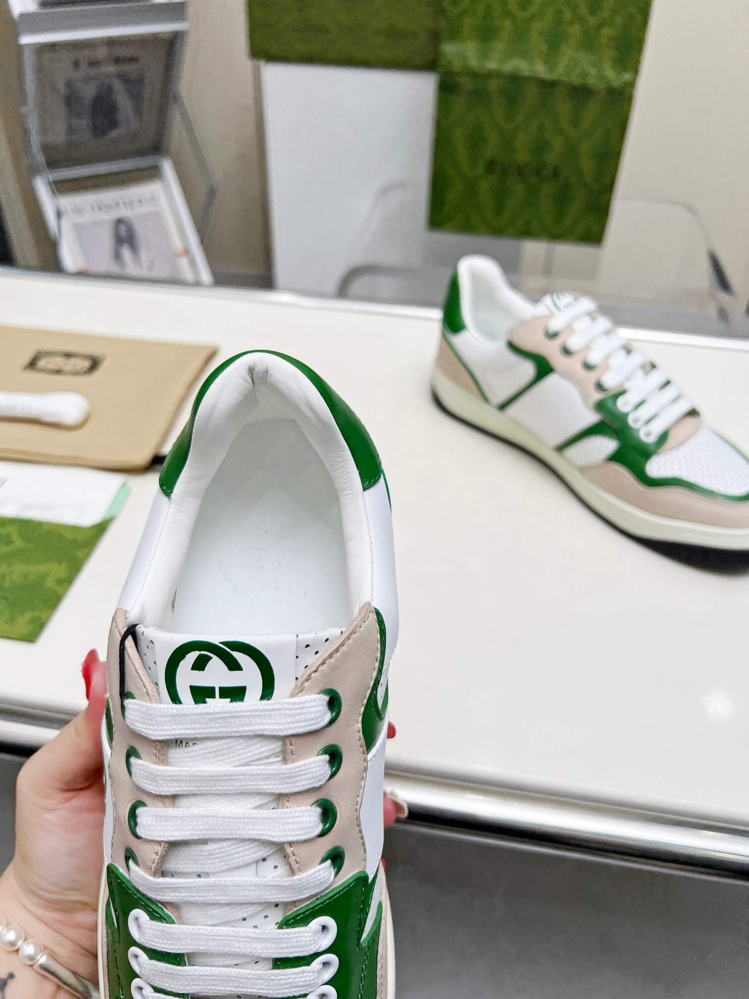 Gucci White Cream and Green Leather Interlocking G Sneaker - Image 4