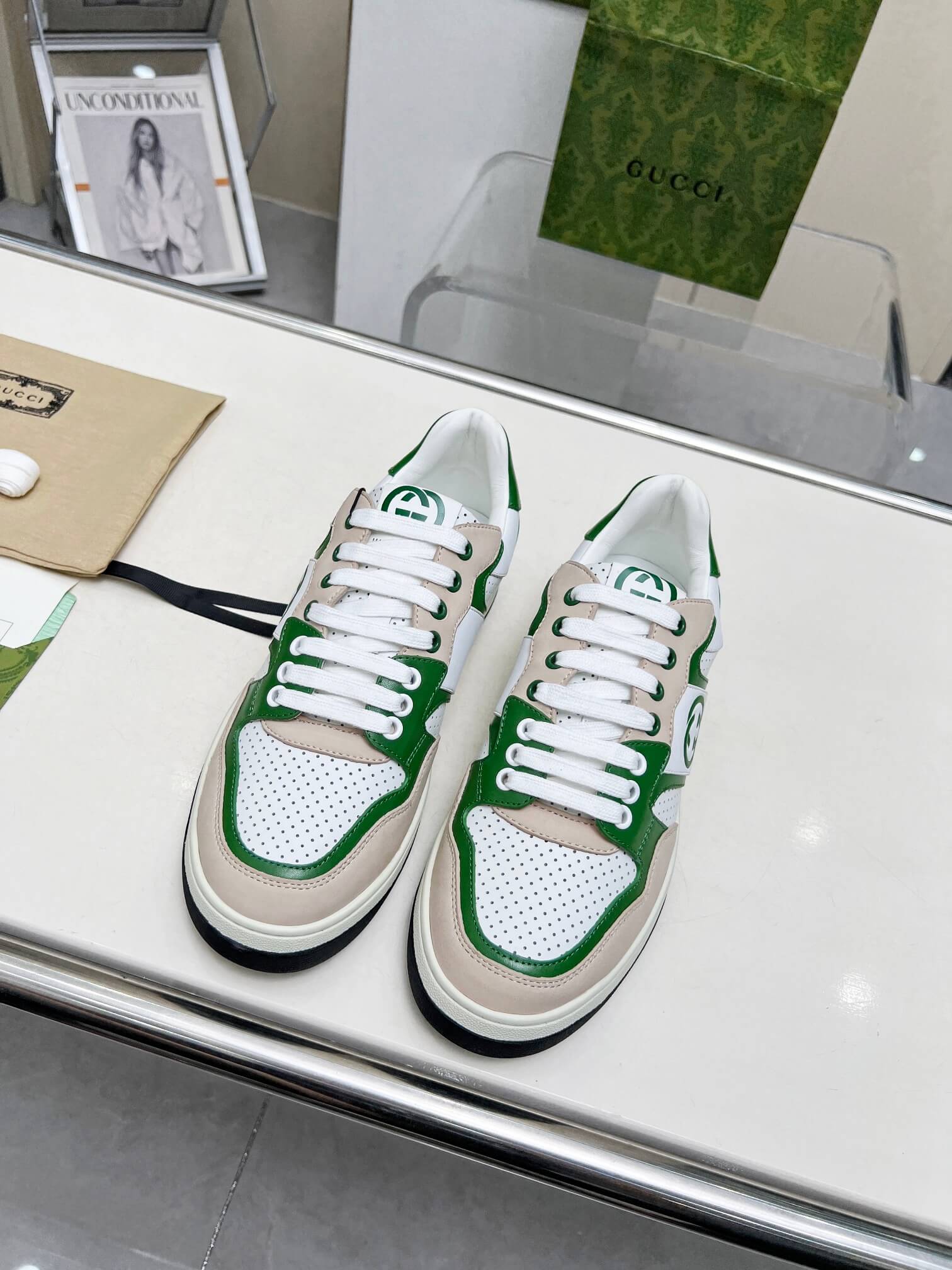 Gucci White Cream and Green Leather Interlocking G Sneaker - Image 9