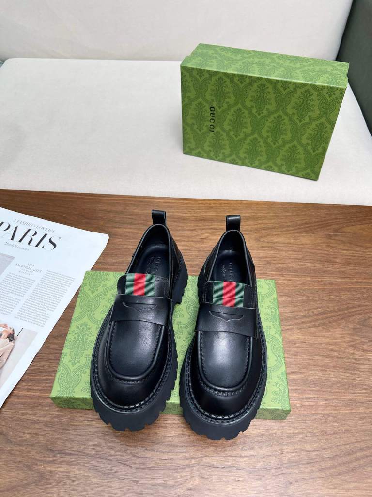 Gucci Women's Black Leather Loafer with Web