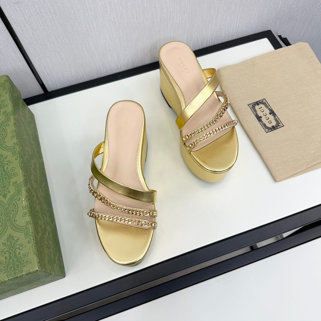 Gucci Women's Gold Signoria Platform Slide Sandal - Image 3