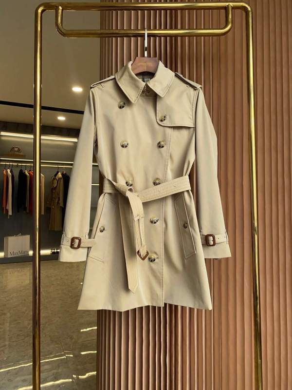 Burberry Heritage Kensington Trench Coat – Timeless Elegance in Every Stitch