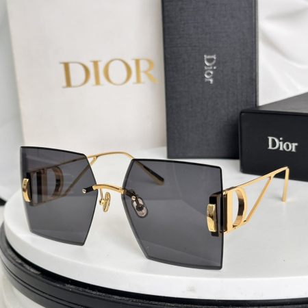 Dior 30Montaigne S7U Square Sunglasses.
