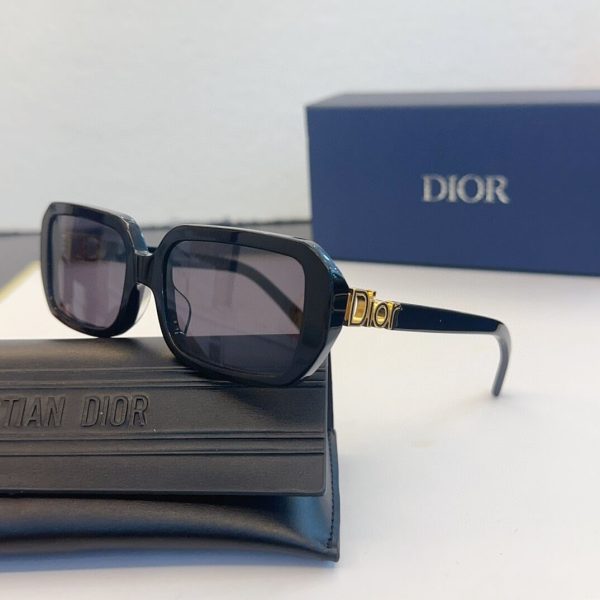 Dior Signature B1U Rectangular Sunglasses.