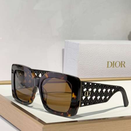 Dior VeryDior S1I Square Sunglasses – A Bold Fusion of Elegance and Modernity